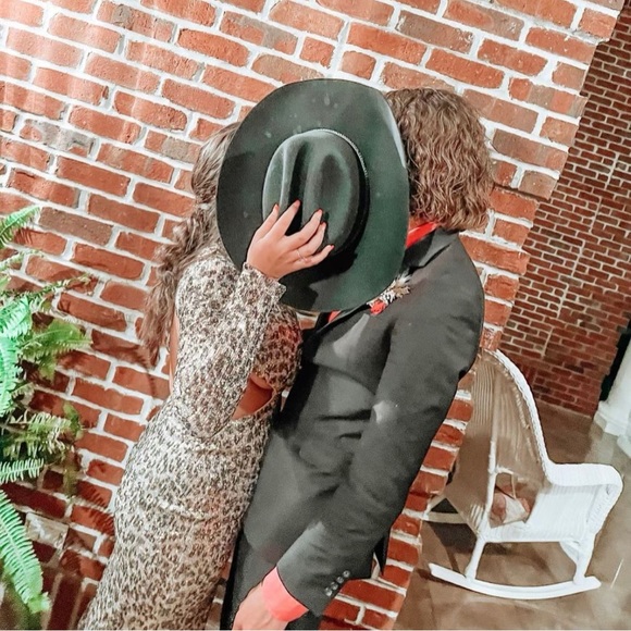 The most stunning formal dress! Everyone needs leopard in their closet 💕 - Picture 2 of 4